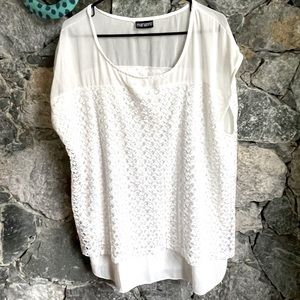 Marianne Beautiful white 100% polyester sleveeless blouse Size 2XL